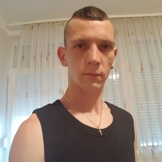 077951profilképe