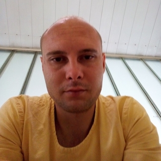 7e8f7e870profilképe