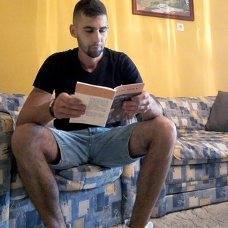 81aa77profilképe