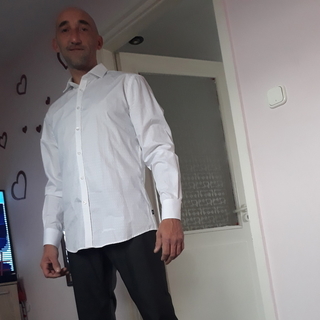 b6e2d76f81cf4profilképe